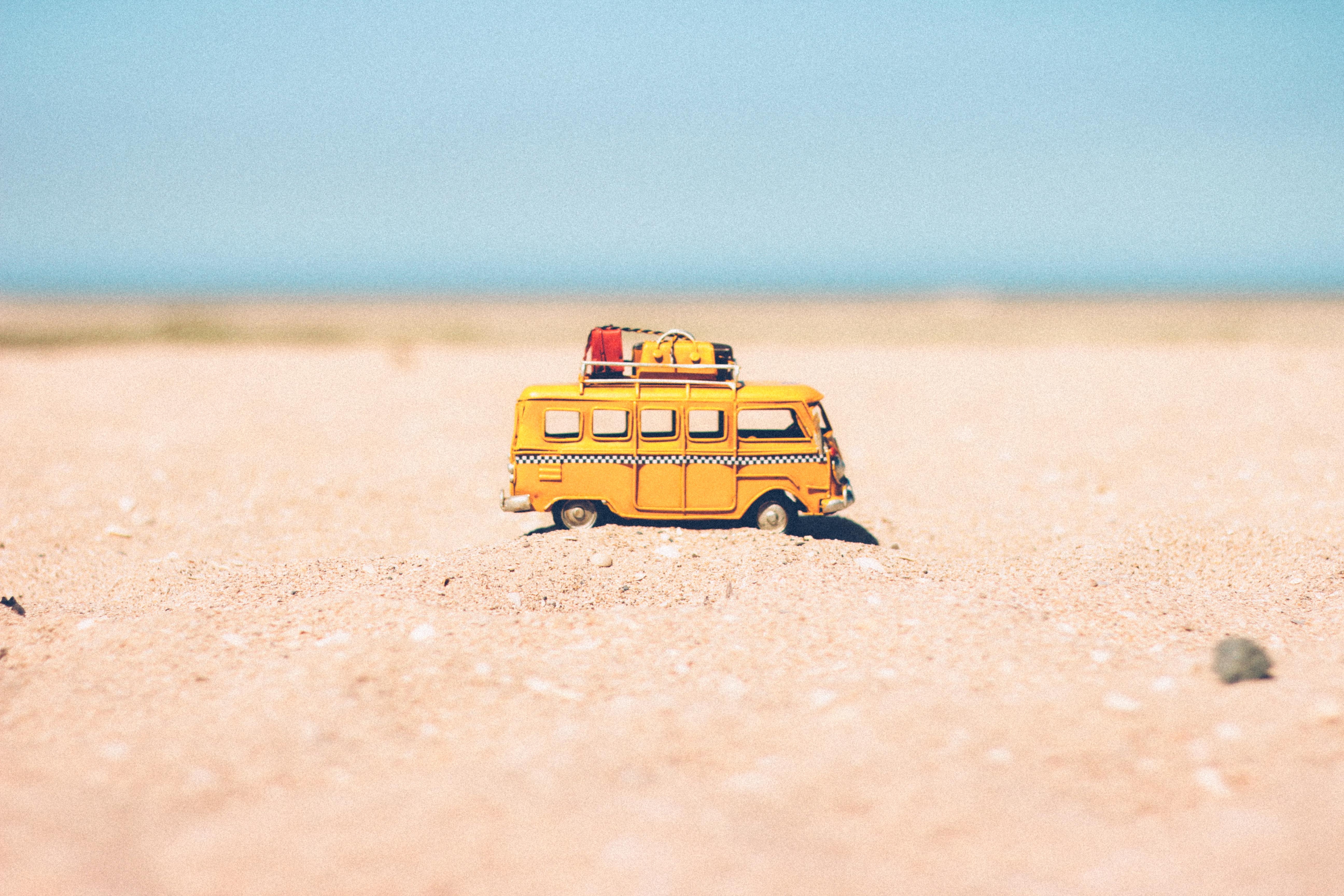 beach-blur-camper-386000
