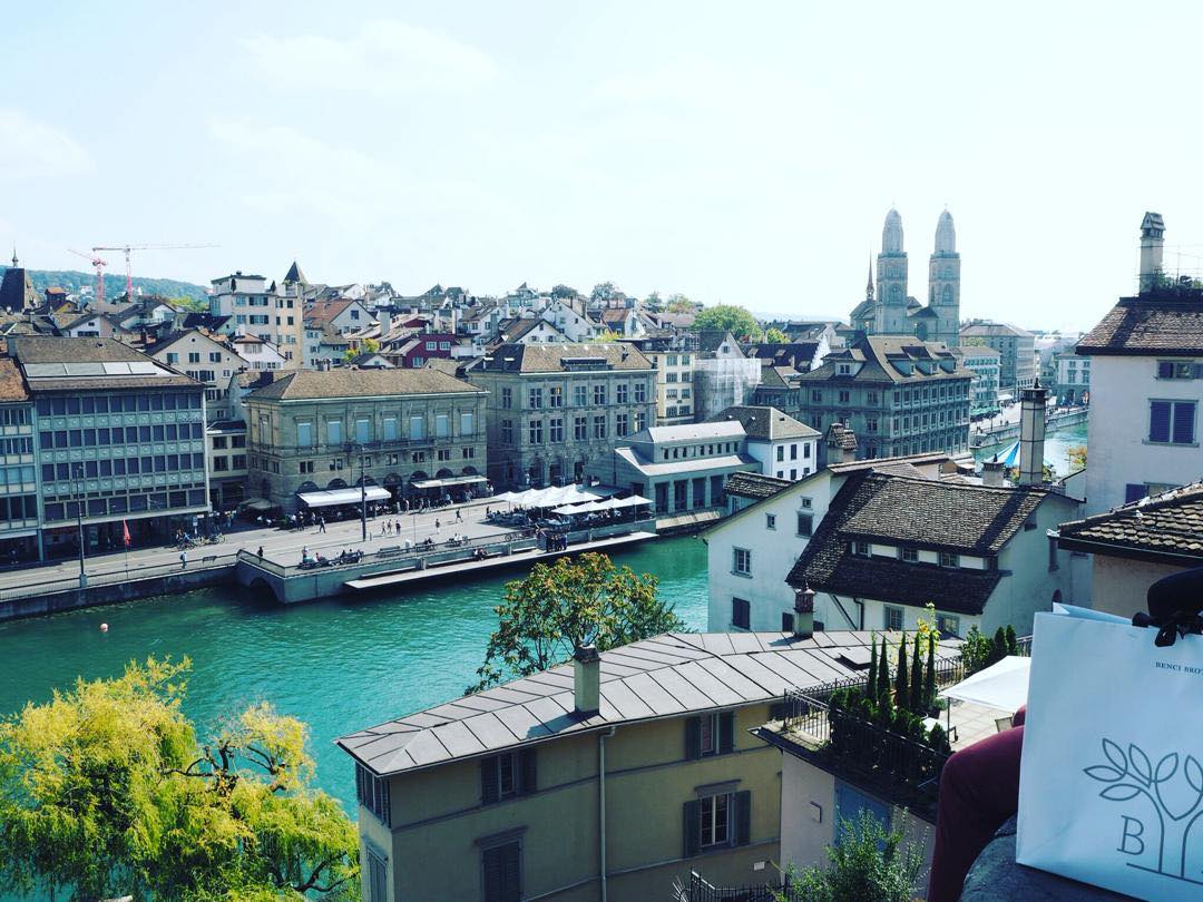 41803765_377919189418054_514780976073670656_n