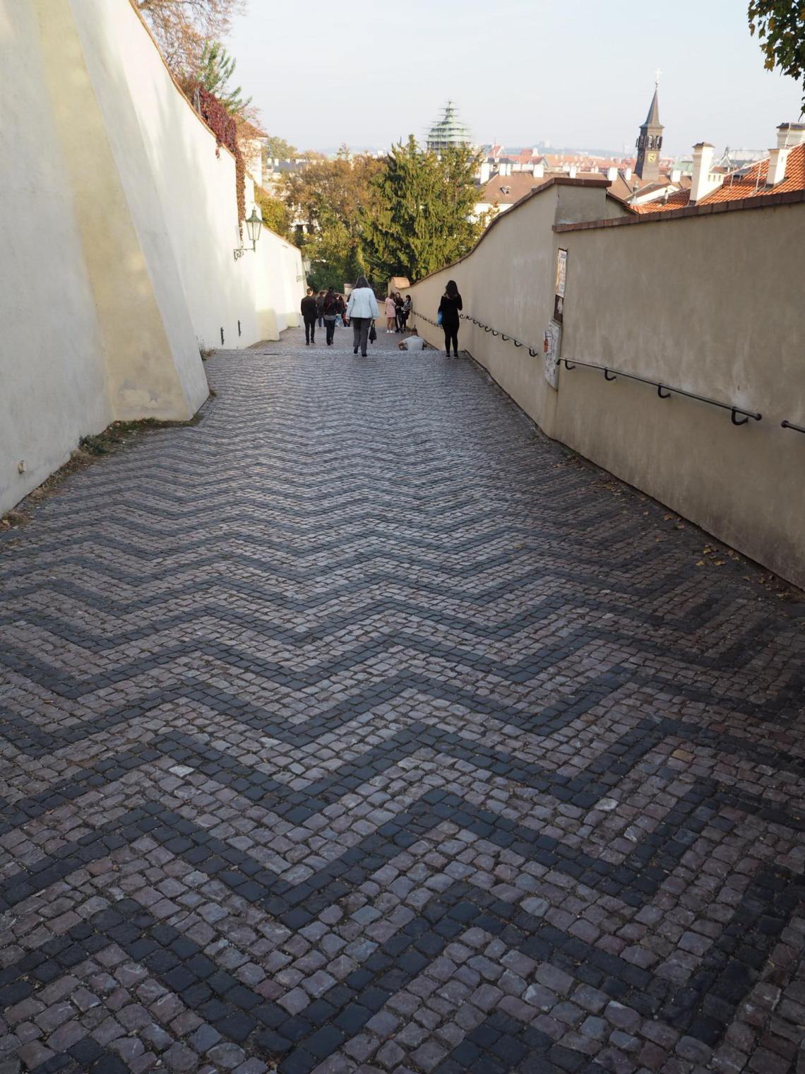 43476342_326532858080040_2982272892017836032_n